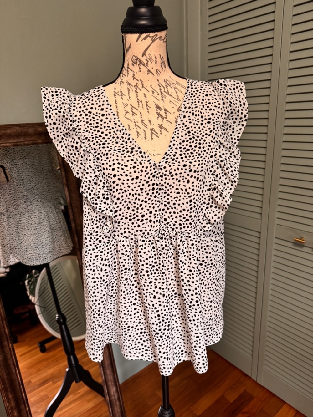 MELLODAY Black Dot Ruffle V-Neck Blouse on White
